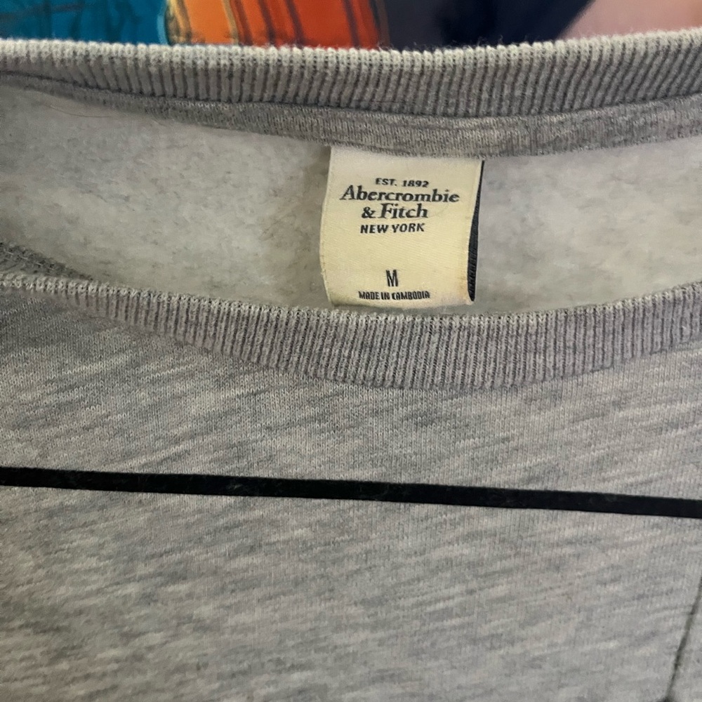 A&f basic sweatshirt - Picture 2 of 2
